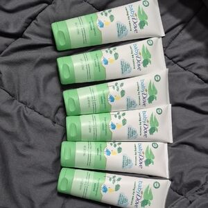 Baby Dove Rich Moisture Cream - Green and White
